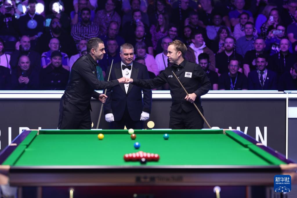 而是借助年 而是借助年